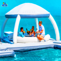 Plateforme flottante gonflable avec auvent, canapé, table et structure Drop Stitch pour les loisirs aquatiques sur yacht, lac ou complexe hôtelier