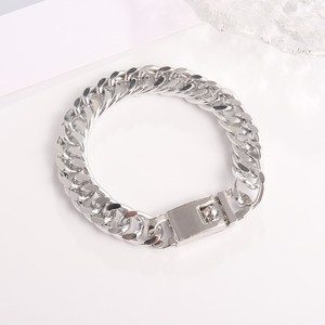 Pulsera Clásica de Eslabones Anchos para Hombre, Estilo Cubano, de Aleación Resistente, Hipoalergénica, Moderna, Ideal para Regalo, Viajes, Uso Diario, Combinable y Sencilla - Product Image 4