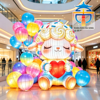 Maßgefertigte Cartoon-Tier-Seidenlaterne, Riesiges Schaf mit Bunten Luftballons LED-Licht-Display für Themenpark-Nachtevents