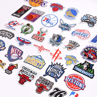 Écusson brodé avec logo d'équipe de basket-ball, à coudre, pour vêtements et chapeaux