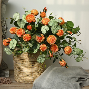 Magnifiques roses artificielles à quatre têtes, fleurs douces de style romantique français simulées, décoration de salon et de table à manger - Product Image 2
