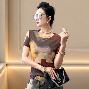Trendy Sheer Mesh Top With a Floral Print, Short Sleeves, Round Neck, and Slimming Figure-flattering Design - Product Image 3