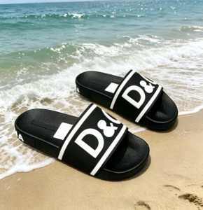 Sandales de plage pour hommes 2026, de luxe, de créateur, à enfiler, à bout ouvert, avec tige en PVC, semelle en caoutchouc, légères, confortables et à semelle épaisse - Product Image 1