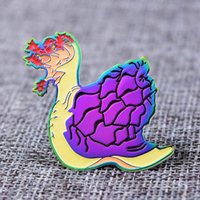 Badges en émail personnalisés et peints sur mesure, avec logo métallique moulé, pour chapeaux scolaires, uniformes, cadeaux de collection de club et Halloween