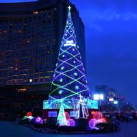 Grand arbre de Noël artificiel extérieur éclairé par LED hauteur 6m IP44 projets d'affichage commercial d'événements de festival de ville étanches