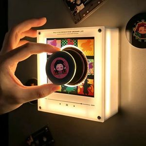 Imán Giratorio Acrílico para Refrigerador con NFC, Luz Nocturna con Reproducción de Música y Diseño de Disco de Vinilo, para Uso Promocional, Diseño Creativo - Product Image 2