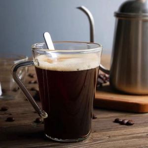 แก้วกาแฟแก้วใสทนความร้อนแบบขายส่งสั่งทำพิเศษ พร้อมหูจับรูปทรงปีกสามเหลี่ยม - Product Image 4