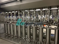 Machine de remplissage automatique à 6 têtes linéaires à servo-piston pour bouteilles d'huile de tournesol, d'olive et d'huile de cuisson