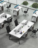 Station de travail de bureau en bois 4 places avec cloisons de bureau modernes, installation murale imperméable et résistante aux rayures