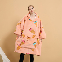 Chine Usine Adulte À Capuche Flanelle Sherpa Couverture Polaire avec Manches Poches Wearable Hoodie pour Usage Domestique
