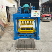 Machine à blocs creux 4-40 à structure simple, très vendue au Kirghizistan, produite avec une machine à fabriquer des briques en ciment