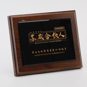 <span class=keywords><strong>Plaque</strong></span> en noyer gravée de calligraphie chinoise traditionnelle pour les événements d'échange culturel et les cadeaux diplomatiques - Product Image 1