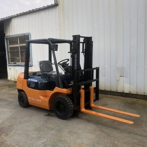 Carretilla Elevadora Diésel Usada al 90% Nueva, 2.5 Toneladas, Alta Calidad, Bajo Precio, Buena Eficiencia, Motor Japonés, 1 Año de Garantía, en Venta - Product Image 4