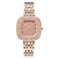 Stock de fábrica Números romanos Pantalla Puntero Reloj de cuarzo Moda retro Banda de acero Diamante cuadrado Reloj de niñas
