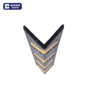 Protection d'angle de circulation réfléchissante en plastique et en caoutchouc Baoye Produit de visibilité et de sécurité amélioré pour les routes - Product Image 3