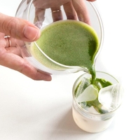 Bol à matcha en verre à double paroi moderne et écologique en gros, avec bec verseur, accessoires à matcha de qualité alimentaire, support pour fouet en verre