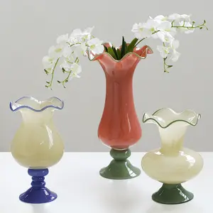 ปากเป่าเชิงเทียนแจกันแก้วยุโรป Handcrafted ครีมดอกไม้สีกลางศตวรรษตกแต่งบ้านโมเดิร์น Tower Glass