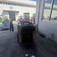 Mini-chargeuse sur chenilles d'occasion Rongyixin 500 kg, godet 1050x730x730 mm, moteur de marque réputée Eaton, pompe hydraulique, boîte de vitesses, garantie 2 ans
