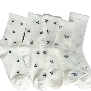 Calcetines de media pantorrilla para mujer con diseño de lazo, transpirables, de poliéster, con volantes de encaje blanco, ideales para el verano. - Product Image 3