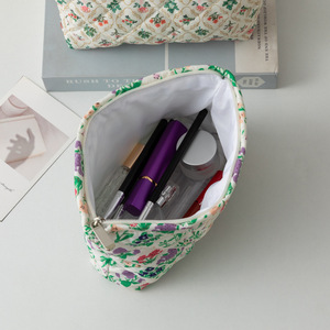 Bolsa <span class=keywords><strong>de</strong></span> Maquillaje Acolchada con Estampado Floral Pequeño Vintage, Bolsa <span class=keywords><strong>de</strong></span> Cosméticos Portátil, Organizador <span class=keywords><strong>de</strong></span> Artículos <span class=keywords><strong>de</strong></span> Aseo Diario para Damas - Product Image 4