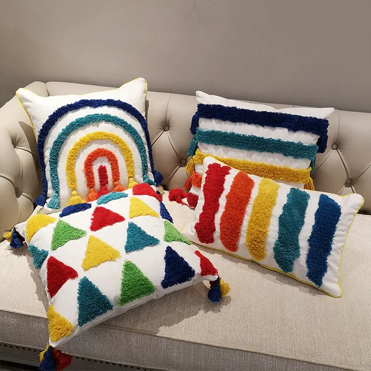 Amity Style américain Taie d'oreiller de couleur Tassel Home Decorative Tufted Embroidered Rainbow Cushion Covers For Sofa