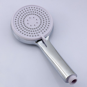 Cabezal de Ducha Portátil Redondo con Tecnología de Pulverización, Masaje, Burbujas y Lluvia, Duradero y con Acabado Plateado - Product Image 3