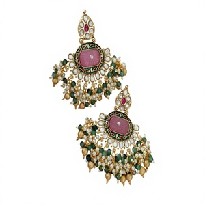 Magnifiques boucles d'oreilles pendantes en laiton plaqué or de qualité supérieure avec moissanite, tendance, pour femmes, collection pour soirées et fêtes - Product Image 2