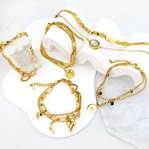 Bracelet double couche en acier inoxydable plaqué or PVD 18 carats avec perles et cœurs, bijoux de mode en gros pour femmes - Product Image 2