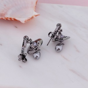 Boucles d'oreilles pendantes Saturne en perles de haute qualité Western Queen Mother Vivienne, style baroque Aleksa, bijoux pour femmes - Product Image 4