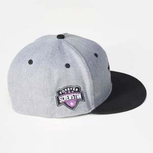 Gorras Deportivas Personalizadas de Alta Calidad, 6 Paneles, Bordado 3D, Visera Plana, Dos Tonos, para Baloncesto, Actividades al Aire Libre y Fiestas - Product Image 4