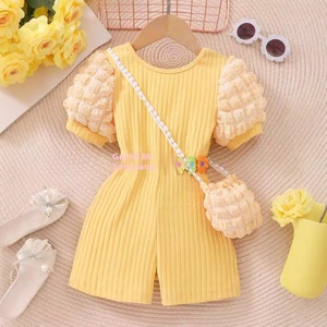 Tuta Estiva per Bambine con Decorazioni Floreali, Maniche a Sbuffo e Righe, Outfit Elegante con Borsa - Product Image 3