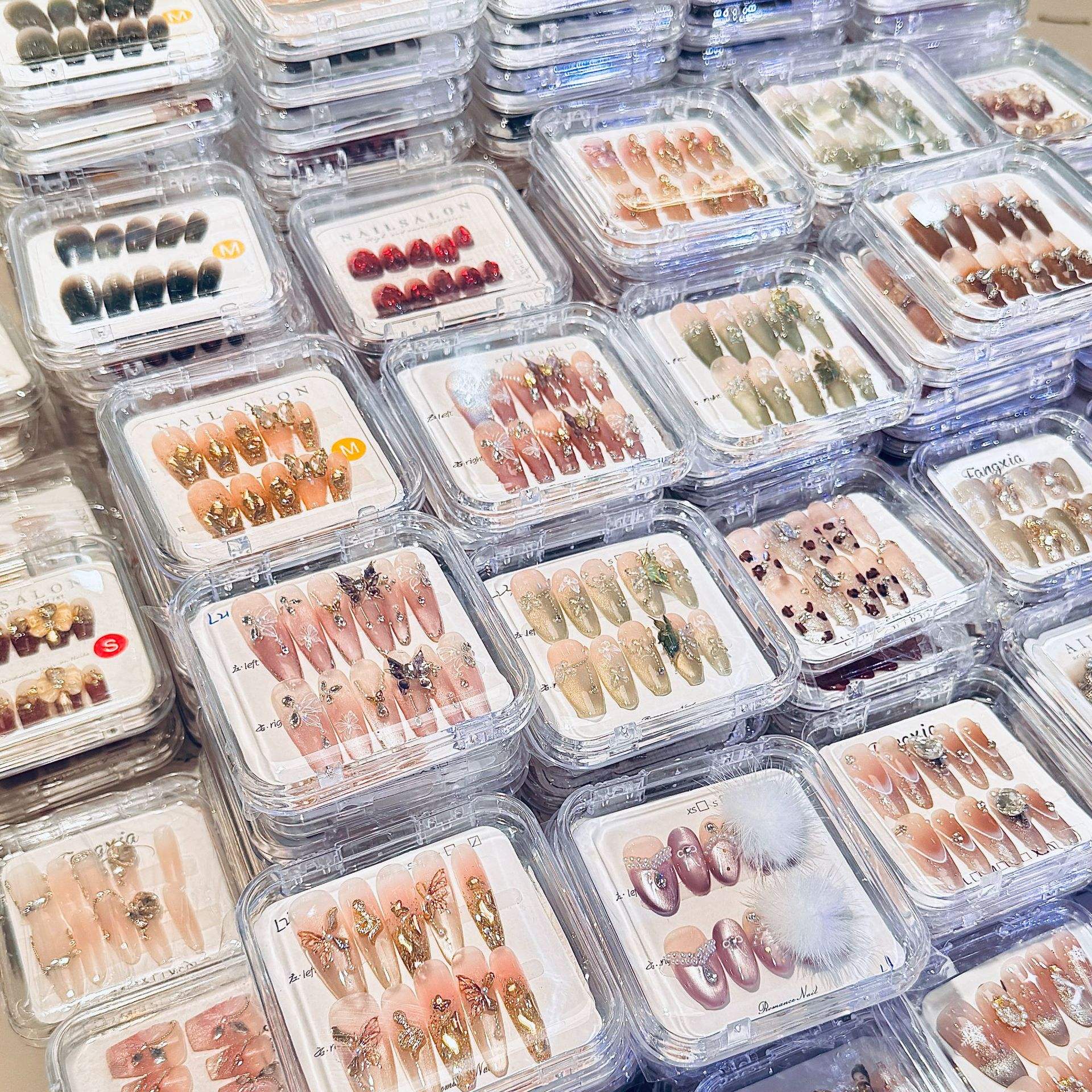 Nail Supplies Factory Directly Random Hand Made Press on Nails Discount Sale Designed Colored False Nails for Press Ons