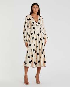 Produttore di Abbigliamento Personalizzato OEM, Abito Lungo Estivo da Donna con Scollo a V, <span class=keywords><strong>Maniche</strong></span> <span class=keywords><strong>Lunghe</strong></span>, Stampa a Pois e Vita Alta - Product Image 4