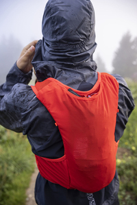 Chaleco de Hidratación Personalizado Rojo para Mujer, Ligero, para Senderismo, Trail Running, Ciclismo, Carreras, Maratón, con Botella de Agua - Product Image 4
