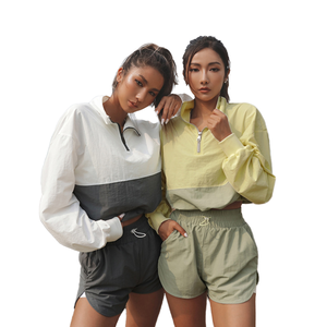 Otoño Mujer Deportes Nylon Entrenadores Media cremallera Pullover Chaqueta cortavientos Transpirable Cintura alta Pantalones cortos Conjunto Logotipo personalizado Tallas grandes - Product Image 1