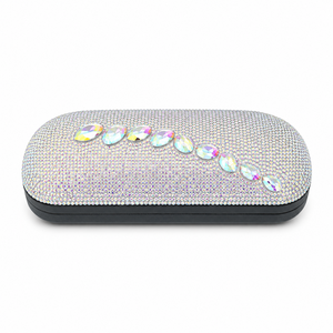 VEFIERY Estuche para gafas de sol cuadrado con diamantes de imitación, estuche brillante para gafas, caja de almacenamiento de viaje, regalo duro para mujeres y hombres - Product Image 1