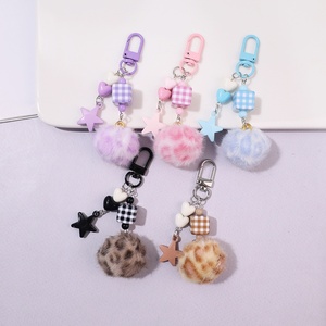 Femmes mignon léopard pour l'amour petite boule <span class=keywords><strong>de</strong></span> fourrure <span class=keywords><strong>porte</strong></span>-clés pendentif nouveau Airpods étui <span class=keywords><strong>de</strong></span> protection <span class=keywords><strong>porte</strong></span>-clés en plastique avec sac suspendu - Product Image 1