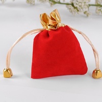 Pochette à bijoux en velours de luxe avec logo personnalisé, sac cadeau à cordon en gros, petits sacs pour cadeaux de mariage pour l'emballage de bijoux et de bagues