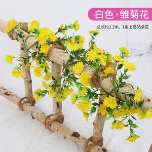 Tuberías <span class=keywords><strong>de</strong></span> aire acondicionado envueltas en paneles decorativos para pared interior, que cubren las guirnaldas y las guirnaldas <span class=keywords><strong>de</strong></span> girasoles artificiales. - Product Image 6
