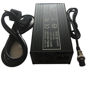 <span class=keywords><strong>Chargeur</strong></span> de batterie au lithium 67,2 V 5 A avec boîtier métallique 16S 67,2V5A Li-Ion pour batterie de vélo électrique 60 V 5 A - Product Image 1