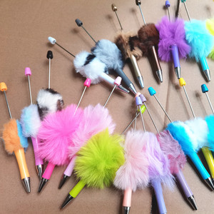 Lindo bolígrafo de plástico DIY para decorar con cuentas, regalo novedoso para niñas con diseño de pompón - Product Image 5