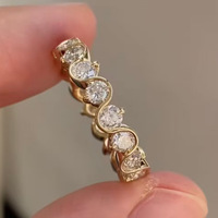 Bague pour femme au style cool avec zircon cubique rond, verre serti et placage or 18 carats, en acier inoxydable
