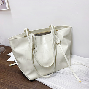 Bolsos de mano para mujer, bolso hobo con asa superior, de piel sintética, con cremallera, para uso diario, en negro, gris oscuro y marrón - Product Image 3