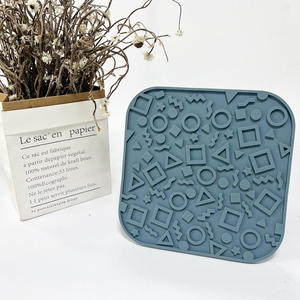 Circle Geometric Pattern Eco-Friendly Silicone Pet Slow <b>Feeder</b> Plate Raised Dot Texture Anti Choking Lick Waterproof Dogs <b>Cats</b> - Product Image 4