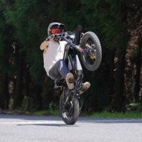 Moto tout-terrain électrique R6000 pour adultes, fabriquée en Chine, charge maximale 150 kg, Shimano 7 vitesses, pneus tout-terrain 17 pouces, 3000W