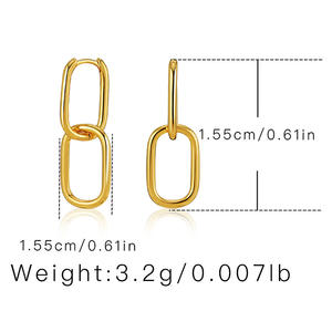 Meilleure vente en gros de boucles d'oreilles liées en laiton plaqué or 18 carats de conception simple boucles d'oreilles en zircone cubique pour femmes à porter au quotidien - Product Image 4