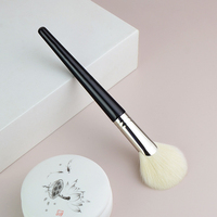 Pinceau de maquillage en forme d'éventail, poils de chèvre naturels doux, manche long en bois, outil pour le maquillage du visage