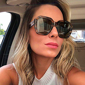 Gafas de Sol de Moda 2021 para Hombre y Mujer, Montura Grande Cuadrada de Plástico, Lentes de Sol Irregulares con Protección UV400 - Product Image 1