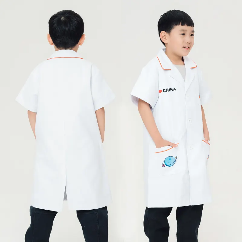 Unisex medico bianco camici da laboratorio con Logo personalizzato manica corta uniforme farmaceutica per medici ospedalieri di sesso femminile e maschile