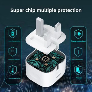 Caricabatterie <span class=keywords><strong>e</strong></span> Cavo Type-C con Certificazione CE, Spina UK, Ricarica Rapida PD20W/35W per Dispositivi con Design Pieghevole a Tre Gambe - Product Image 4